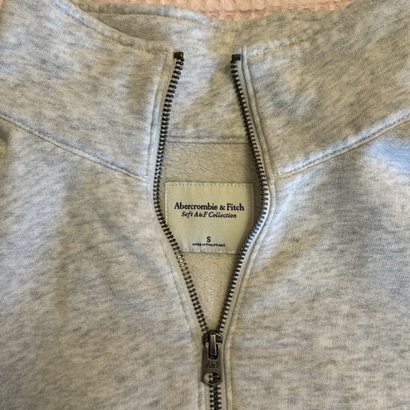 Abercrombie & Fitch - Cropped 1/4 Zip - Picture 2 of 3